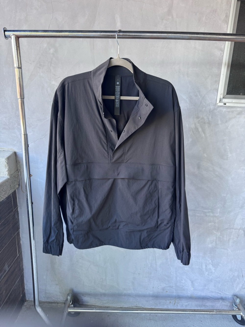 Lululemon Men’s Lightweight Pullover Jacket Large Black Snap Front Windbreaker